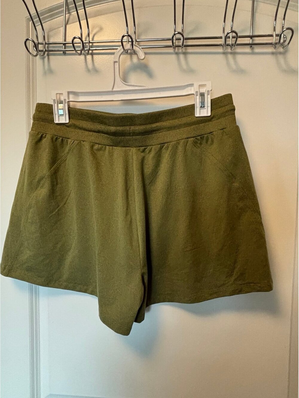 Fabletics Shorts - Picture 3 of 5